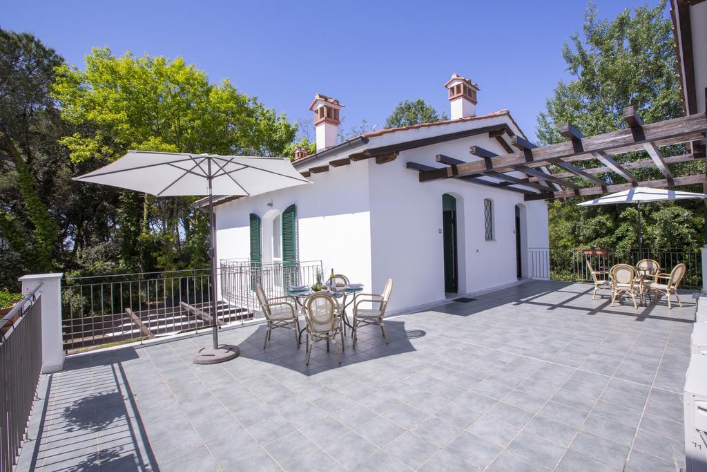 Residence Casa Bianca Marina di Massa Exterior photo